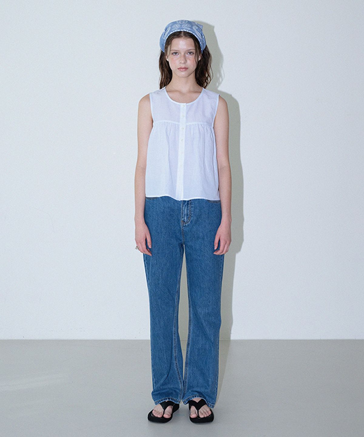 하우스 오브 폰드(HOUSE OF POND) Venice shirring sleeveless blouse (Sky blue)