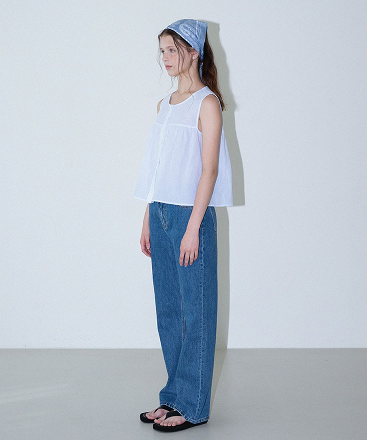 하우스 오브 폰드(HOUSE OF POND) Venice shirring sleeveless blouse (Sky blue)