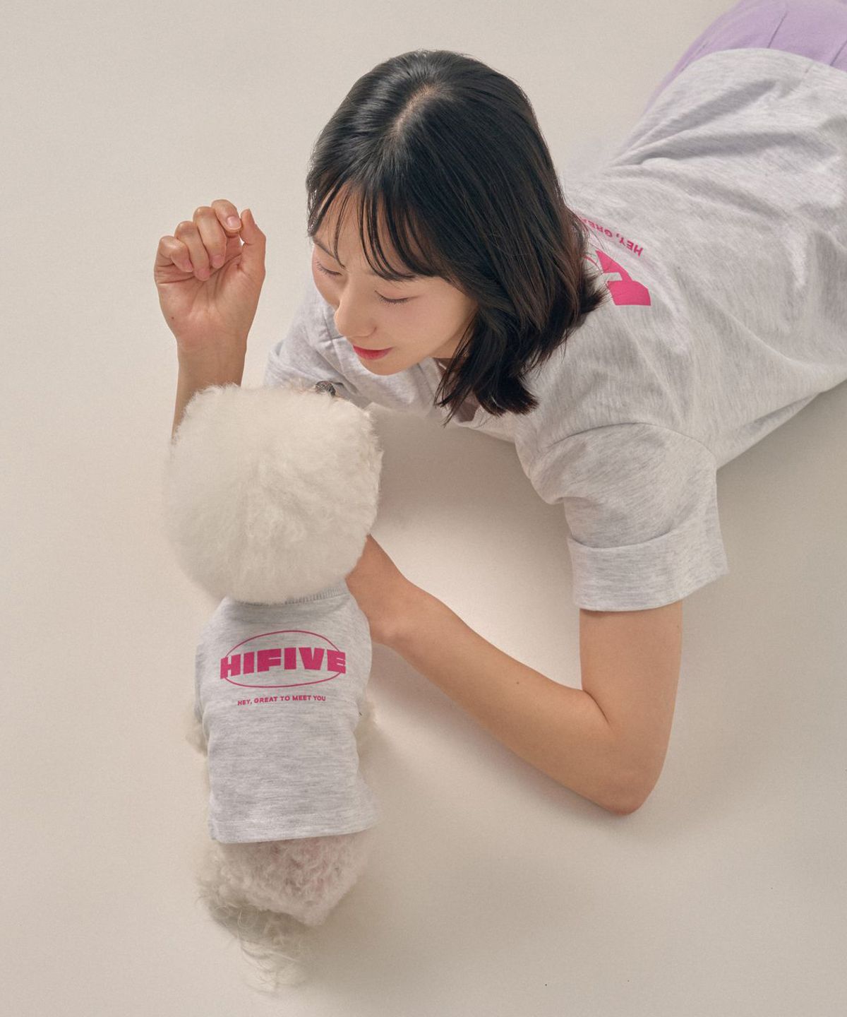 하이파이브모먼츠(HIFIVEMOMENTS) 스케이터 로고 그래픽 티셔츠 반려인용 l 키치핑크