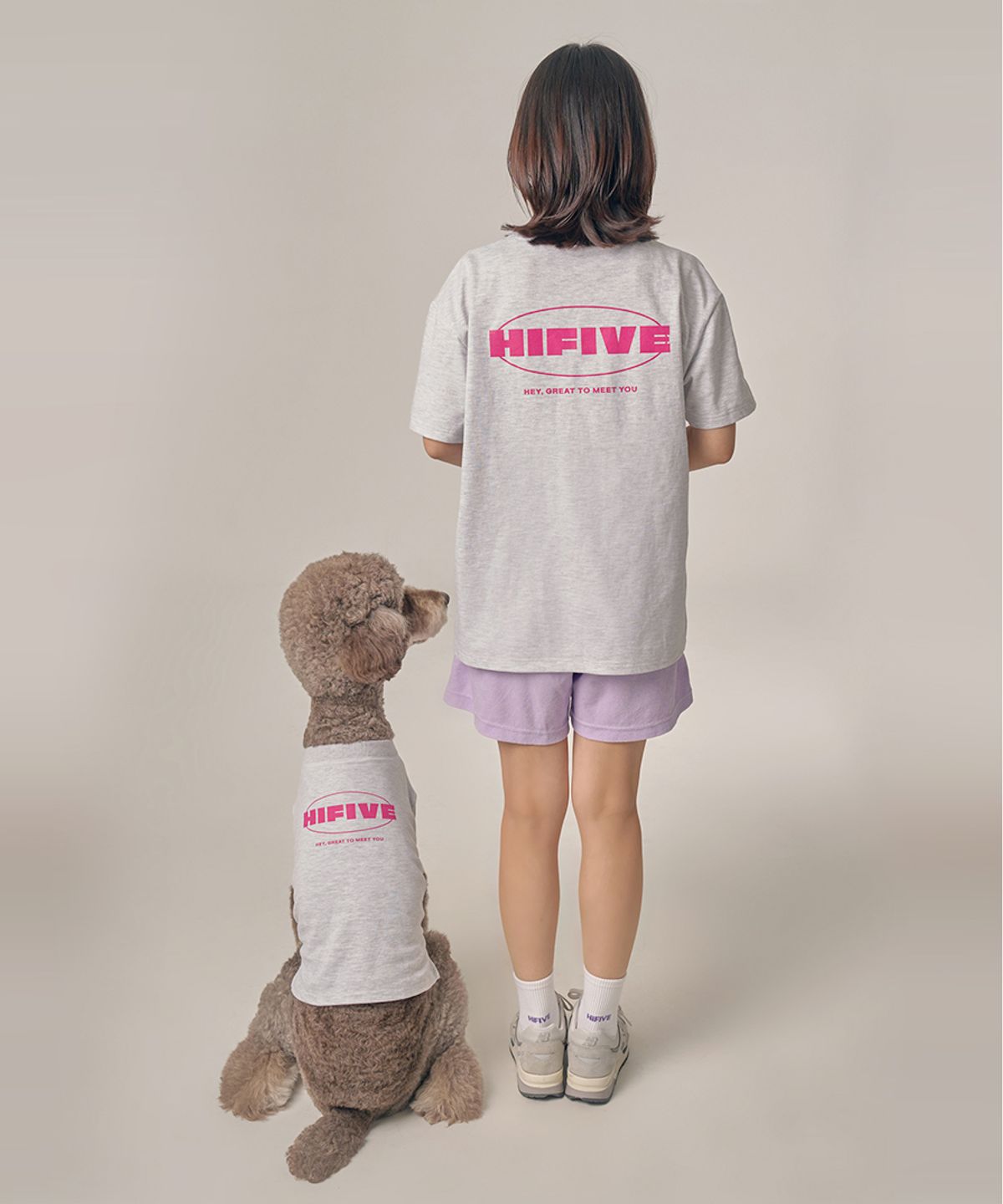 하이파이브모먼츠(HIFIVEMOMENTS) 스케이터 로고 그래픽 티셔츠 반려인용 l 키치핑크