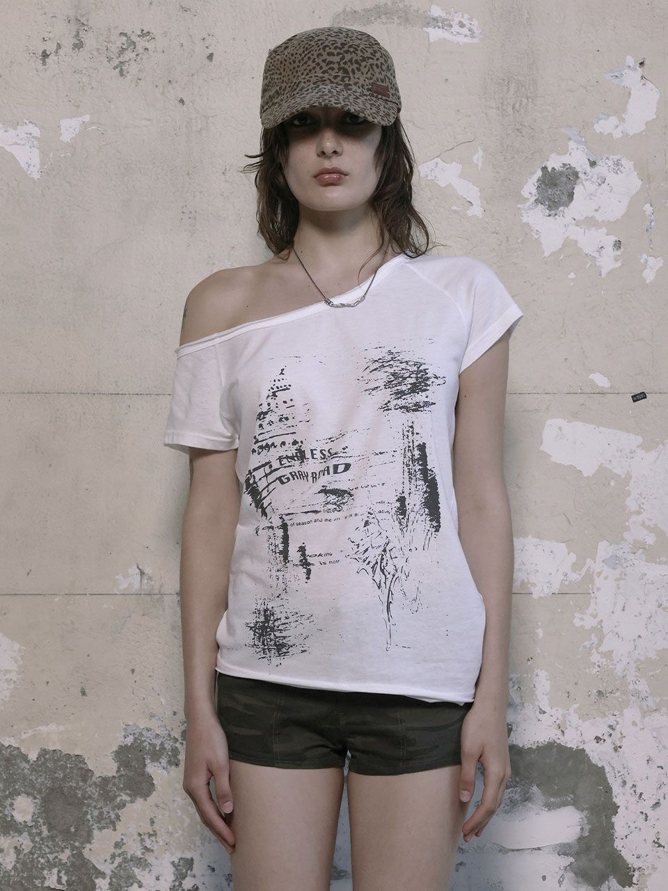 トップス Bohemian Seoul FUNKY SCOOP NECK TEE BOHEMIAN SEOUL】BOHEMSEO FUNKY SCOOP NECK TEE SCRIBBLE