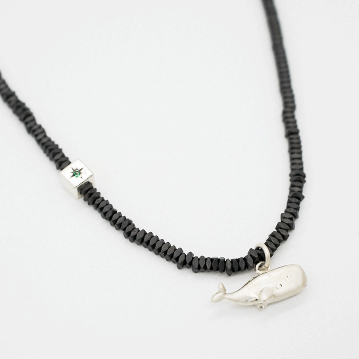 하카블랙스(HAKKABLACKS) Blackstone Whale Necklace