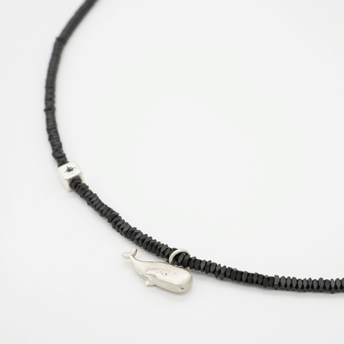 하카블랙스(HAKKABLACKS) Blackstone Whale Necklace