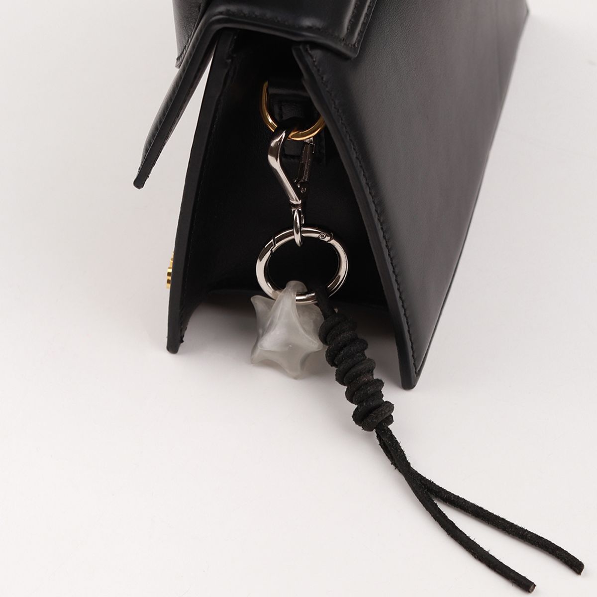 로울(LOWOOL) White struggle black keyring