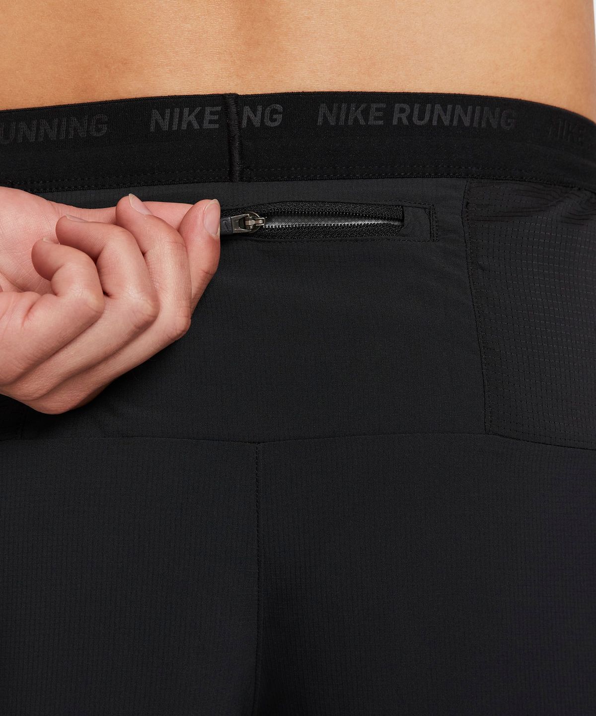 나이키(NIKE) 드라이 핏 스트라이드 7인치 브리프 라인드 러닝 쇼츠 M - 블랙 / DM4762-010