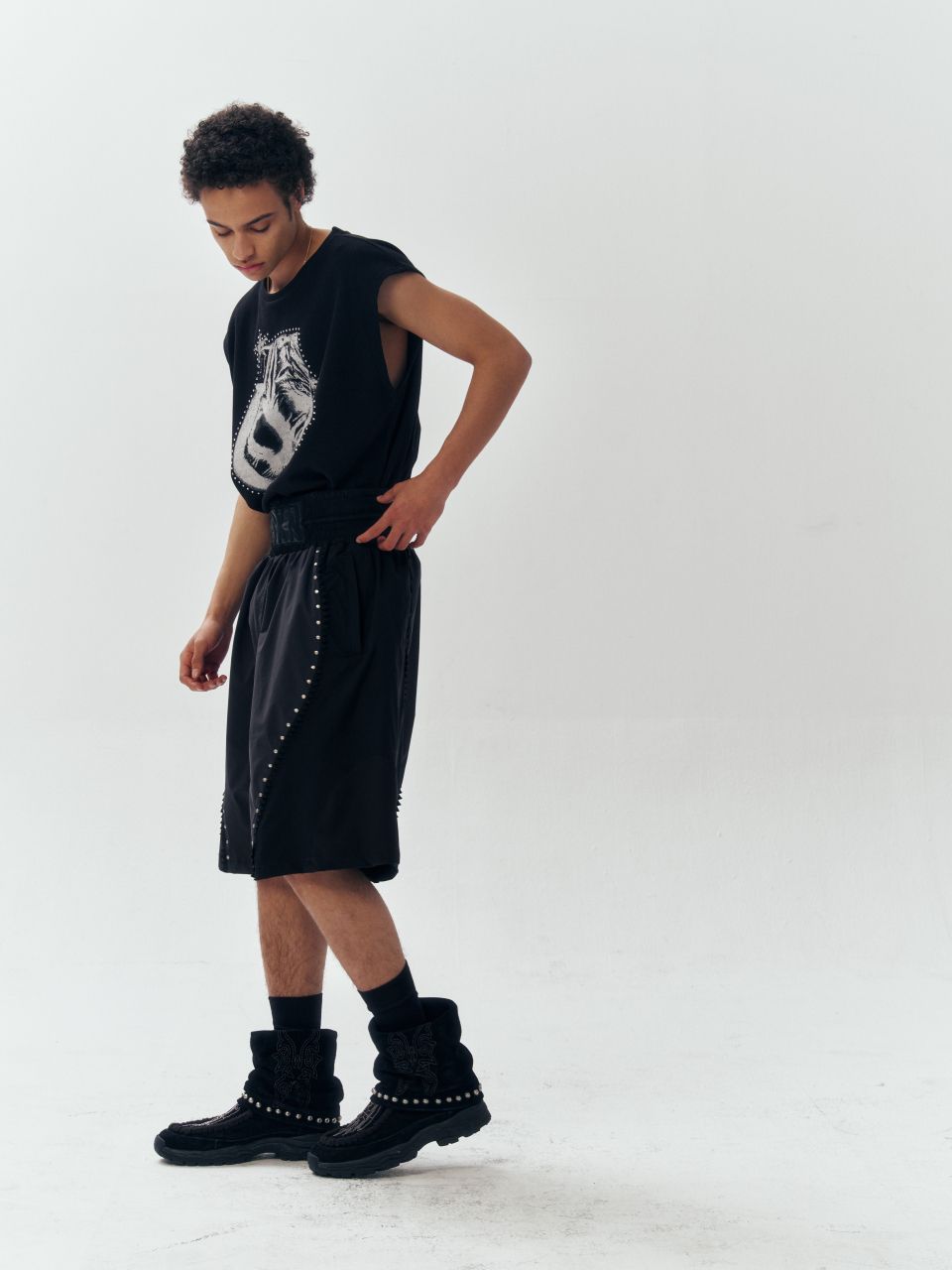 渋谷ペールジュート現在販売中　展示のみ　美品　 Black Vest FRILLED LACE KNIT VEST｜muller of yoshiokubo(ミュラーオブ