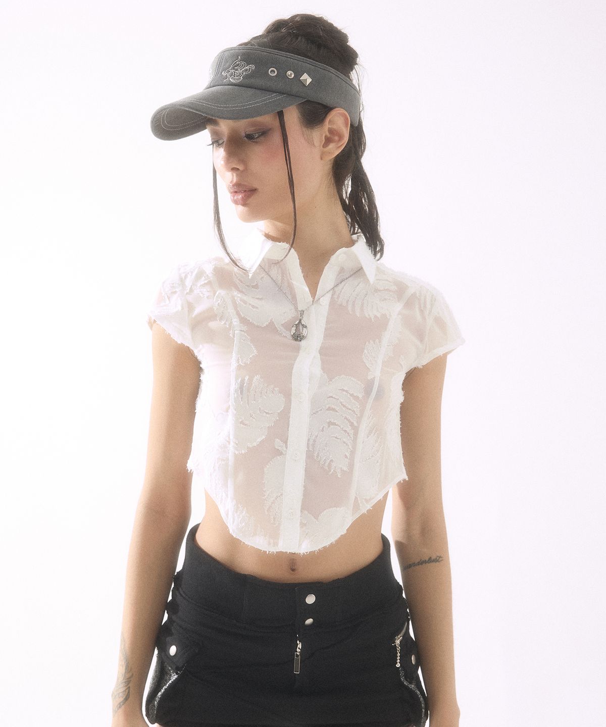 배디(BADEE) Stud Sun Visor Charcoal