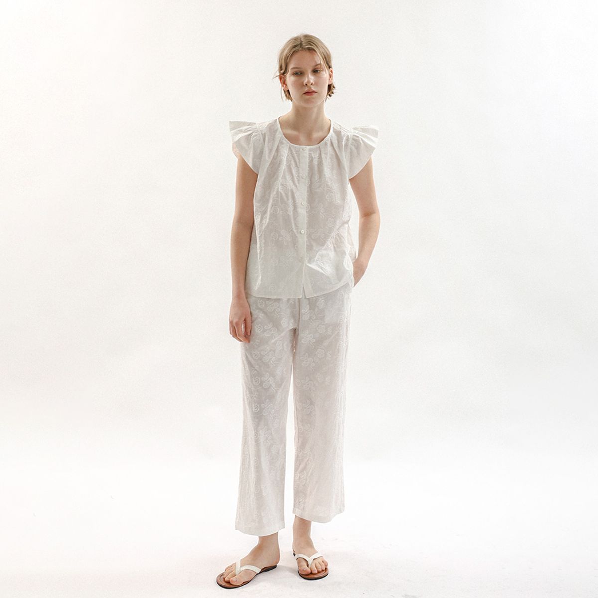 멜라니조이(MELANIE JOY) MJ_Ruffle crew neck pajamas_WHITE