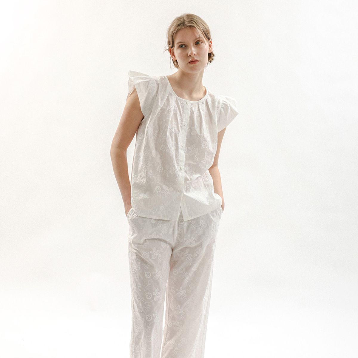 멜라니조이(MELANIE JOY) MJ_Ruffle crew neck pajamas_WHITE