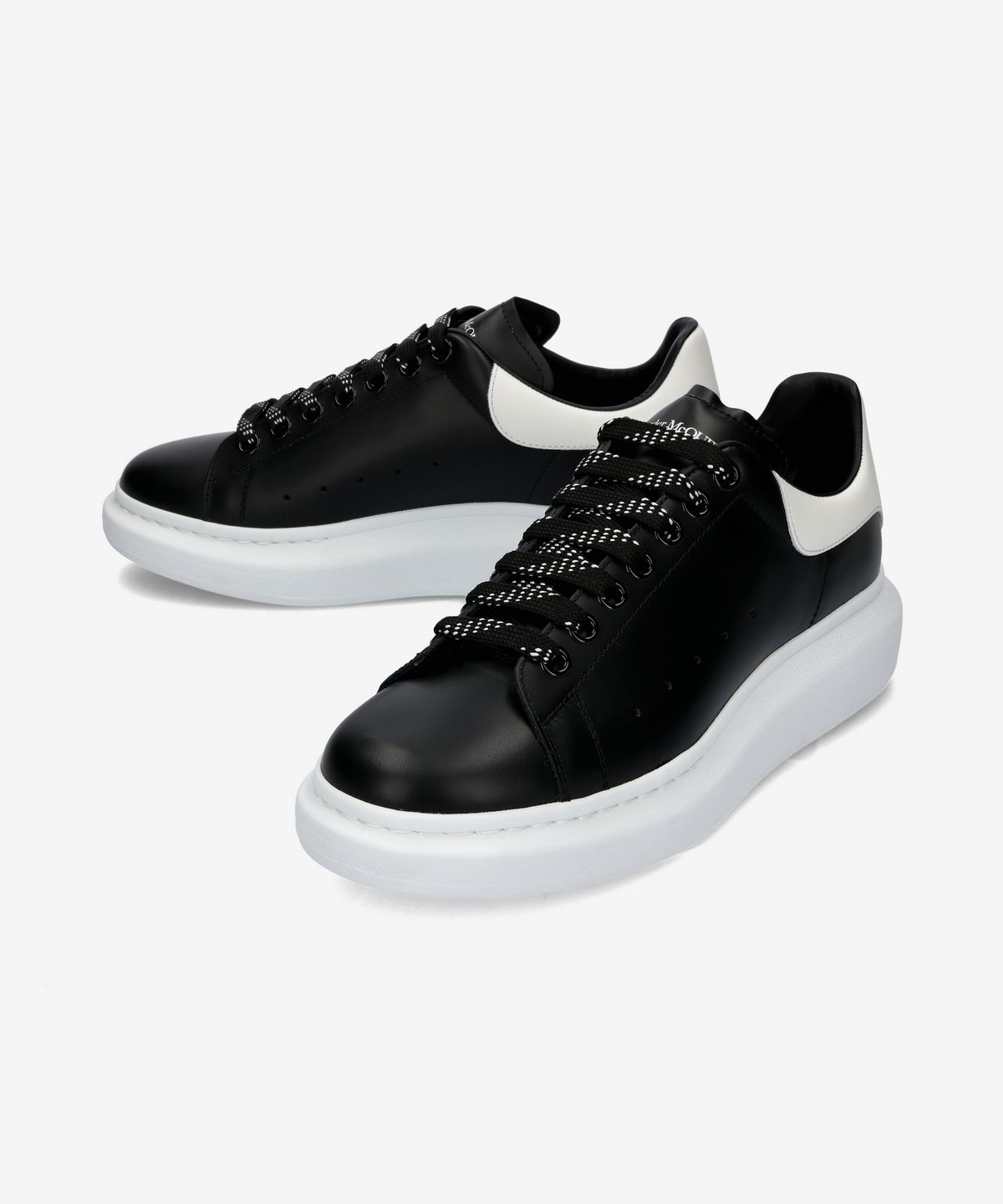 알렉산더 맥퀸(ALEXANDER McQUEEN) 오버솔 스니커즈 - 블랙:화이트 / 553680WHGP51070