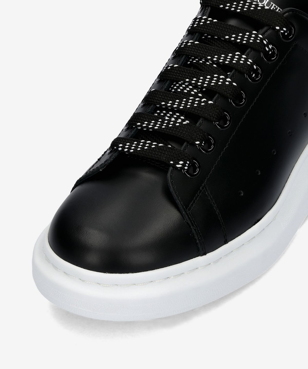 알렉산더 맥퀸(ALEXANDER McQUEEN) 오버솔 스니커즈 - 블랙:화이트 / 553680WHGP51070