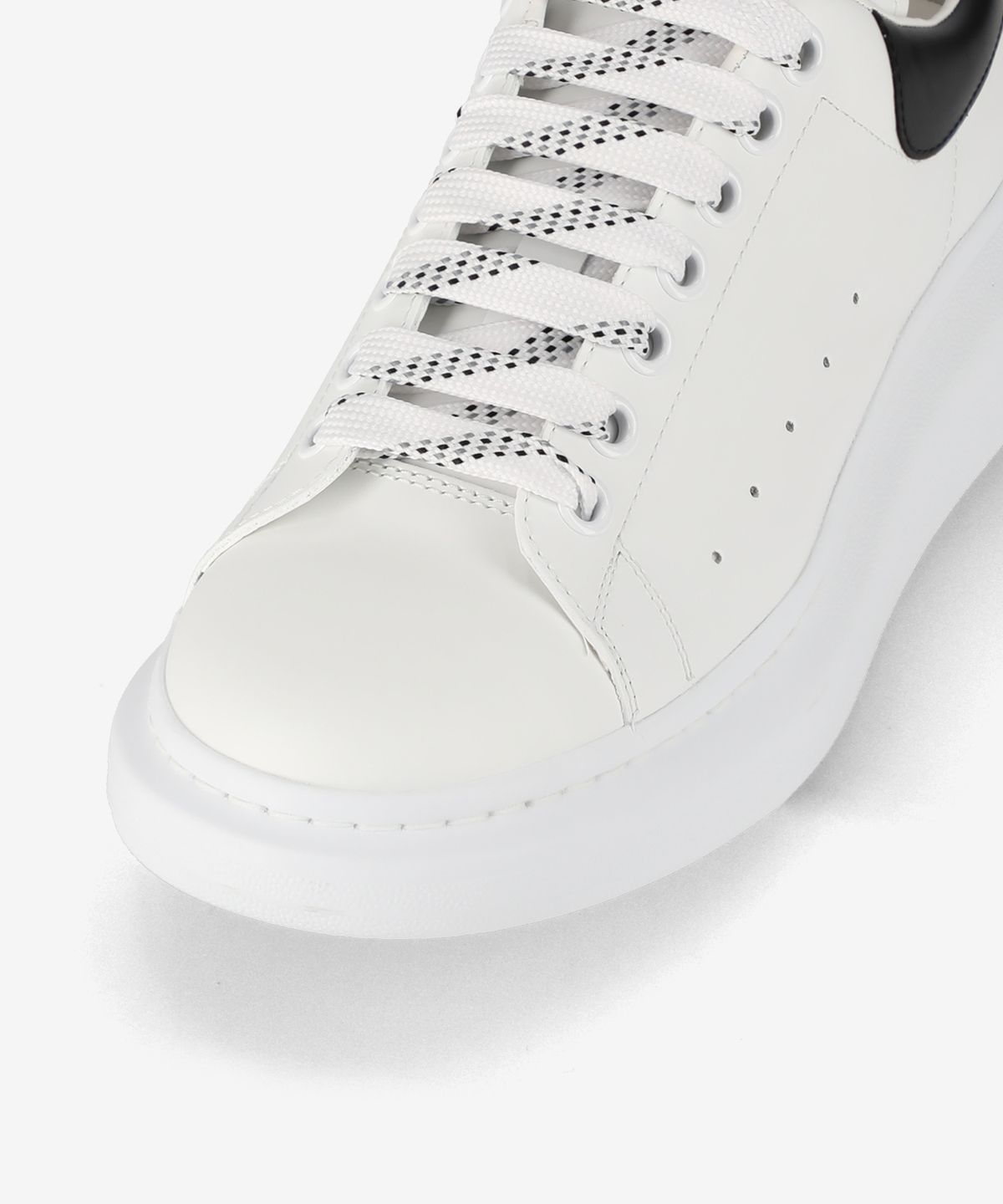 알렉산더 맥퀸(ALEXANDER McQUEEN) 오버솔 스니커즈 - 화이트:블랙 / 553680WHGP59061