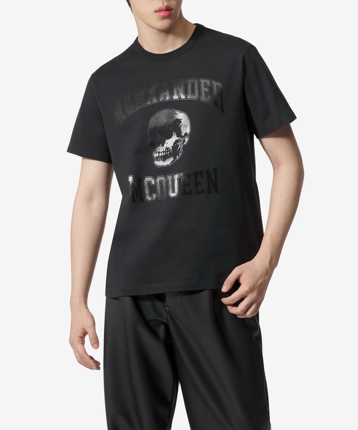 알렉산더 맥퀸(ALEXANDER McQUEEN) 스컬 반소매 티셔츠 - 블랙 / 759442QTAAW0548