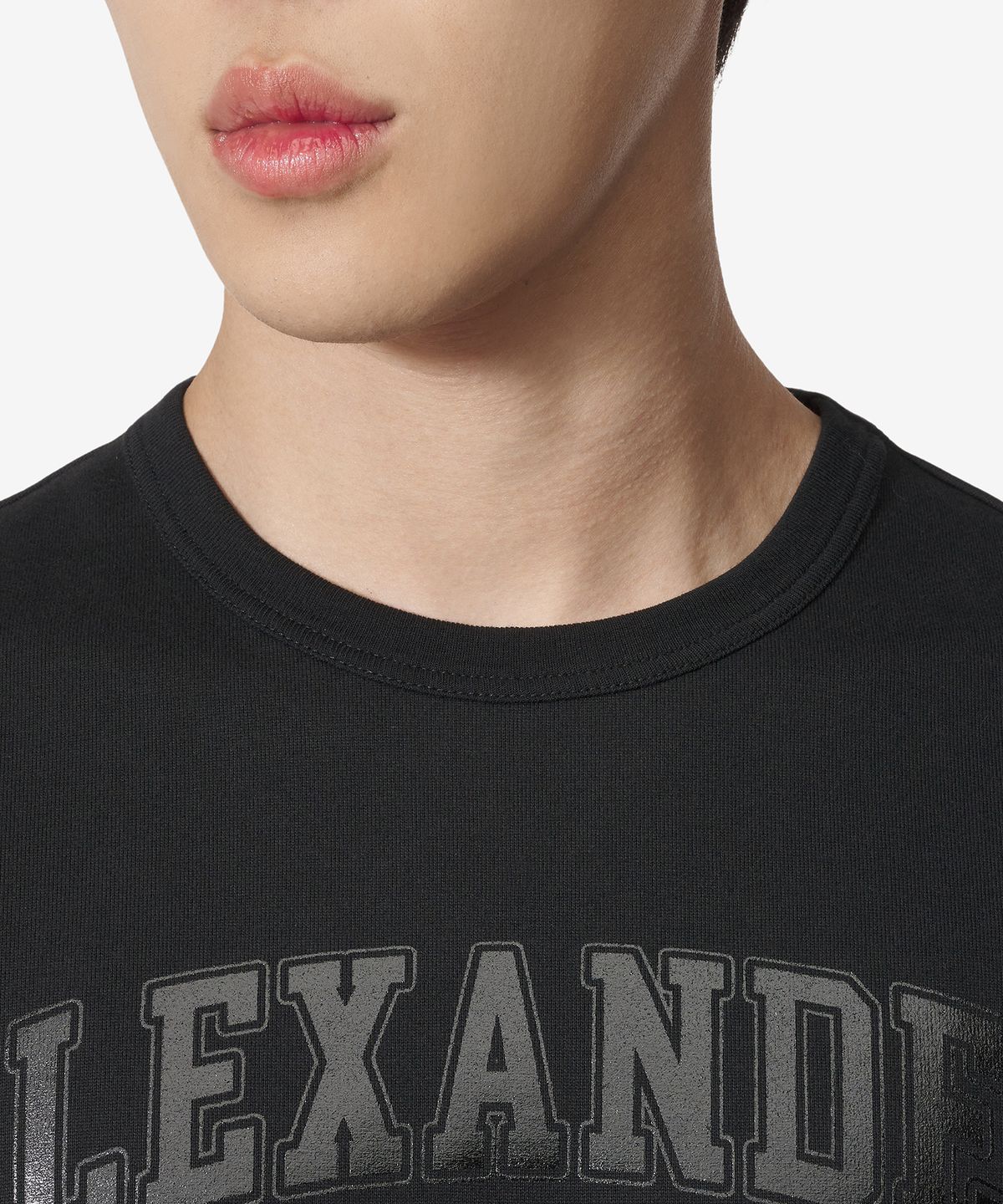 알렉산더 맥퀸(ALEXANDER McQUEEN) 스컬 반소매 티셔츠 - 블랙 / 759442QTAAW0548