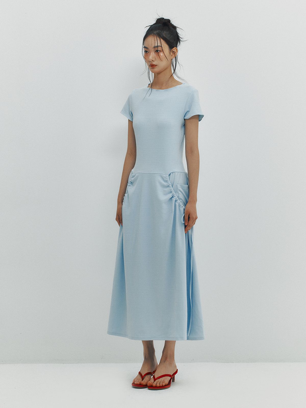 민더리(MEENDERI) SHIRRING POCKET MAXI DRESS - SKY BLUE