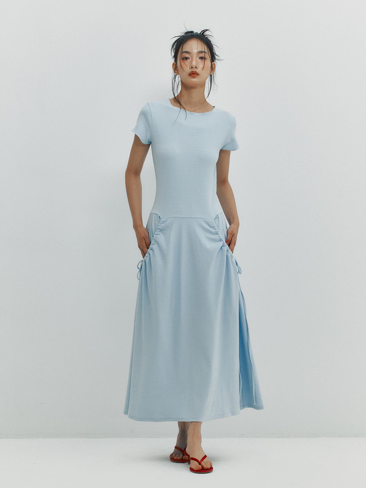 민더리(MEENDERI) SHIRRING POCKET MAXI DRESS - SKY BLUE