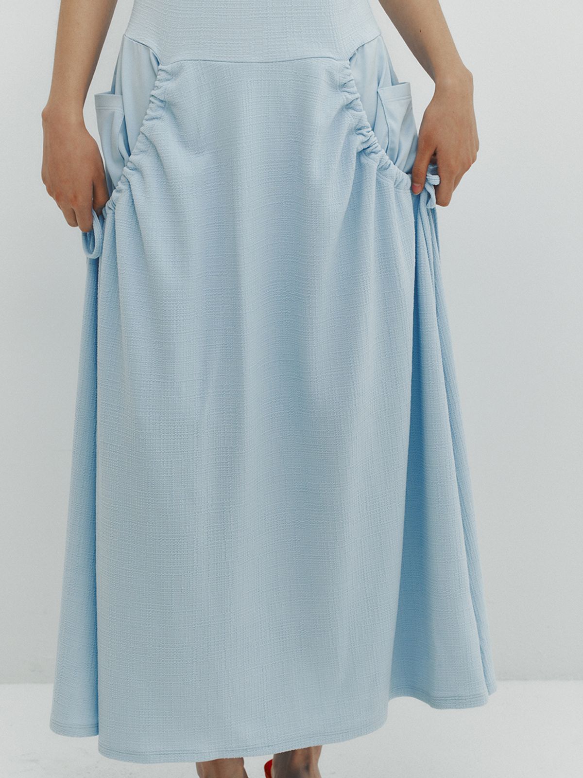 민더리(MEENDERI) SHIRRING POCKET MAXI DRESS - SKY BLUE
