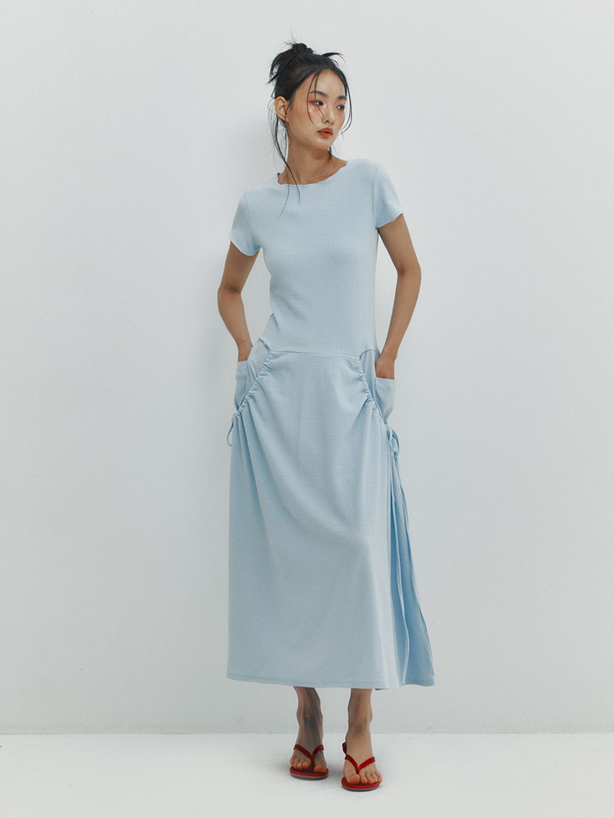 민더리(MEENDERI) SHIRRING POCKET MAXI DRESS - SKY BLUE