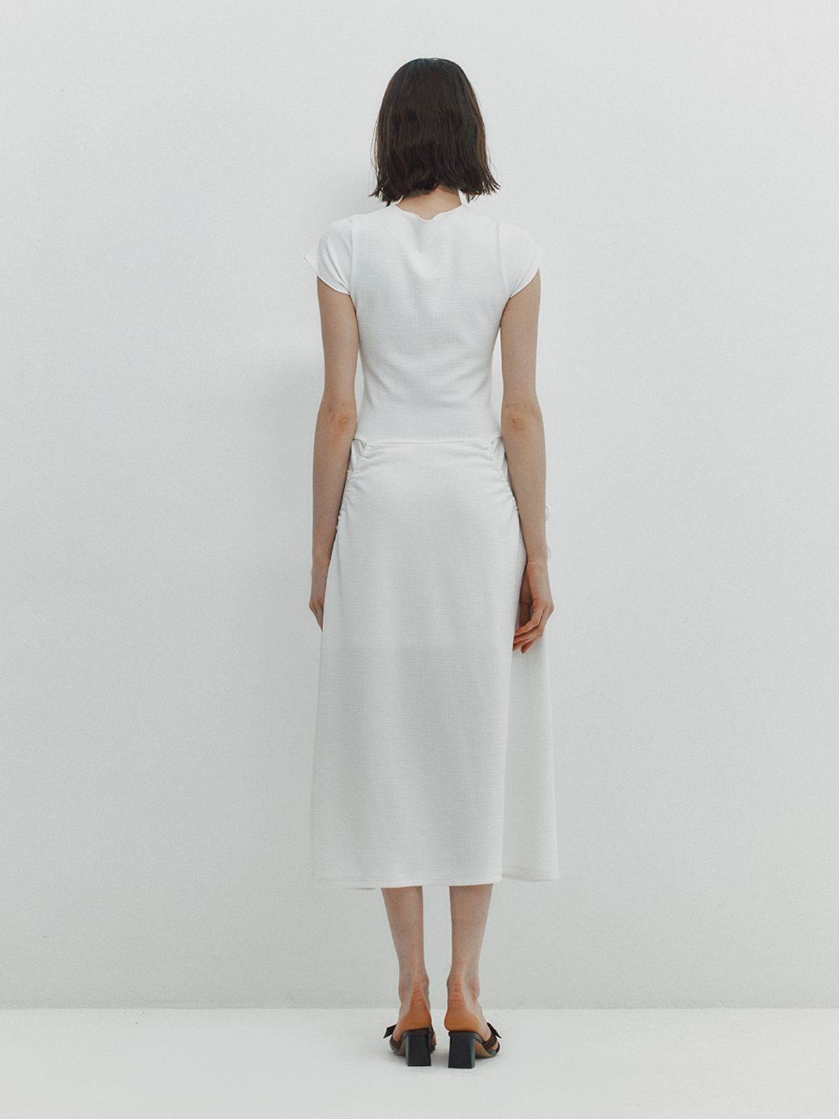 민더리(MEENDERI) SHIRRING POCKET MAXI DRESS - WHITE