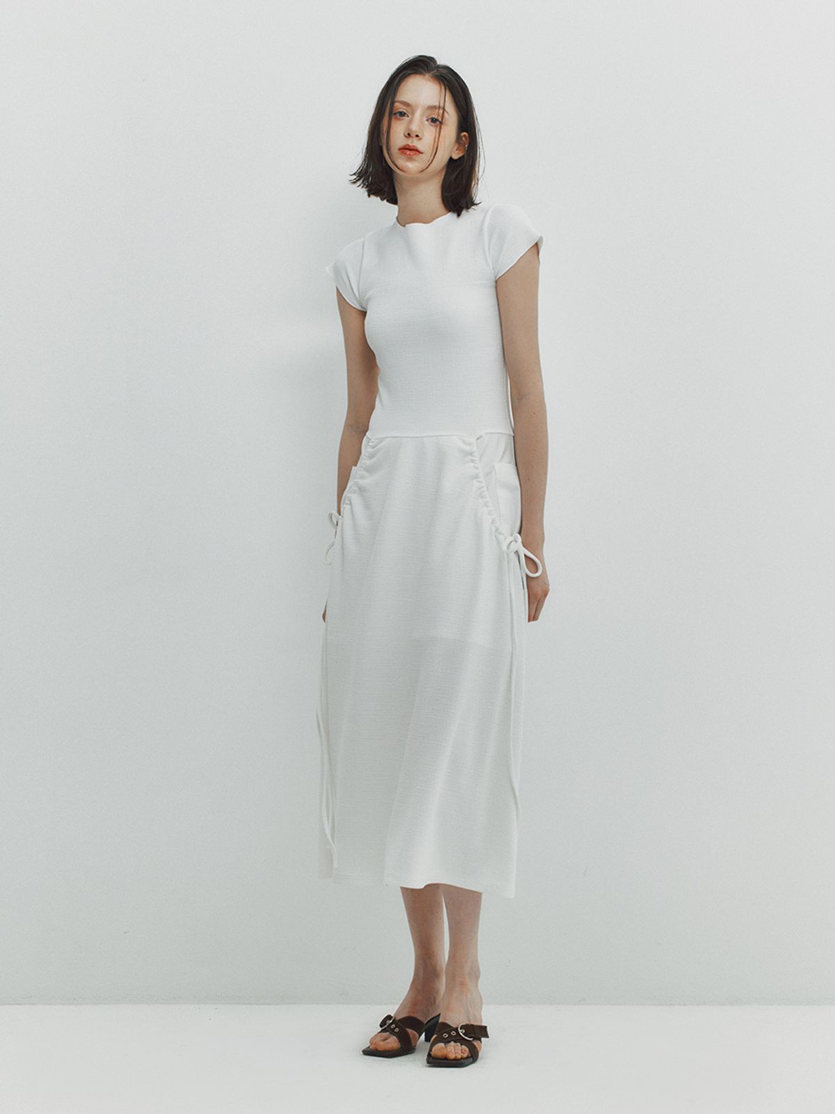 민더리(MEENDERI) SHIRRING POCKET MAXI DRESS - WHITE