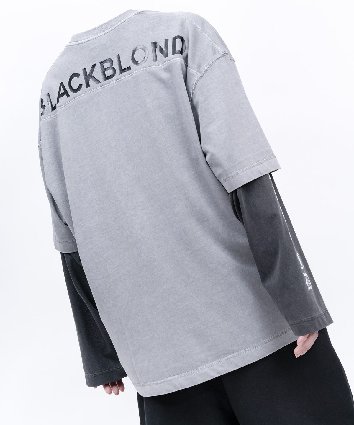 블랙블론드(BLACKBLOND) 비비디 히든 슬로건 피그먼트 반팔티 (그레이)