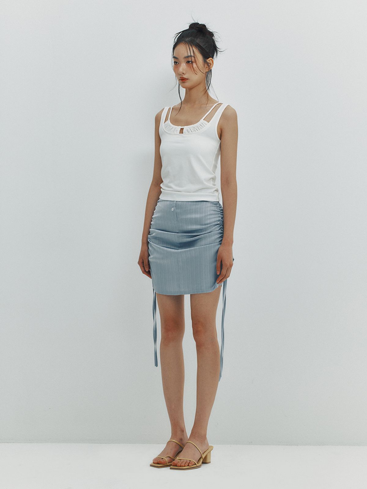 민더리(MEENDERI) SHIRRING SATIN SKIRT - SKY BLUE