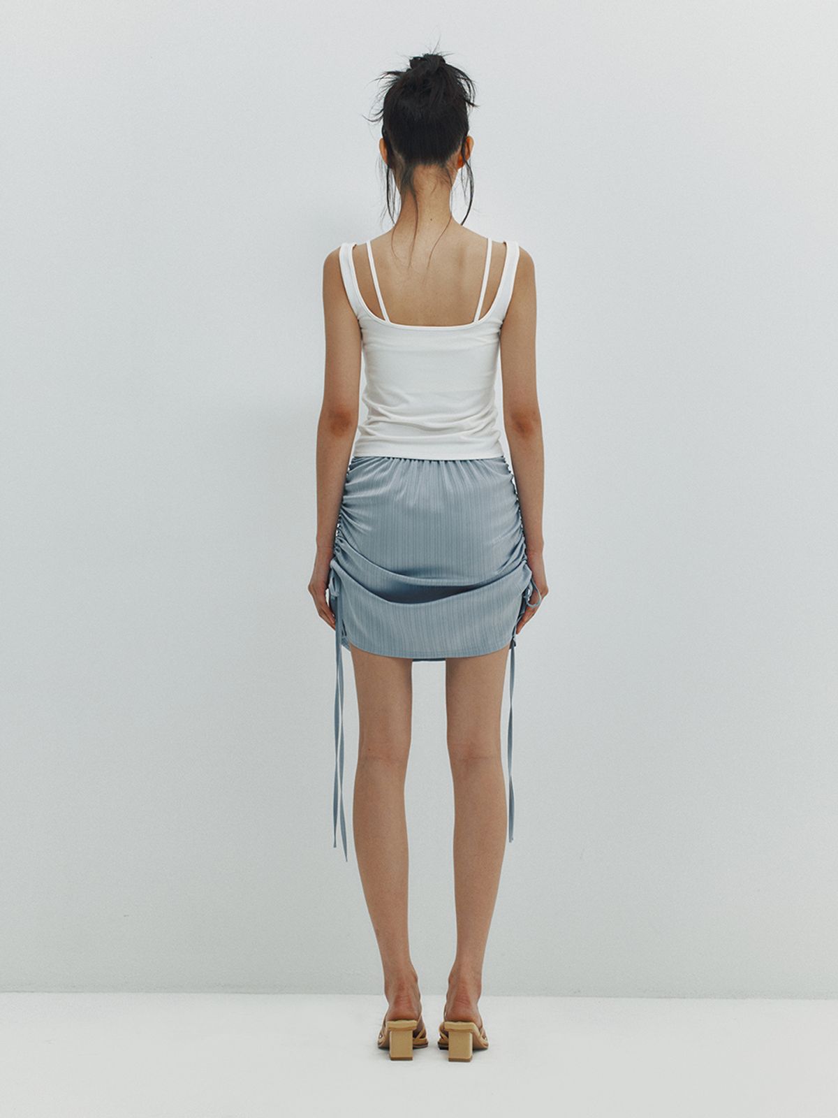 민더리(MEENDERI) SHIRRING SATIN SKIRT - SKY BLUE