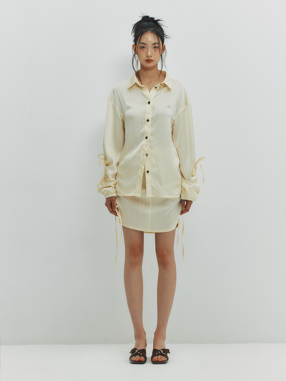 민더리(MEENDERI) CUT OUT SHIRRING SHIRT - LEMON