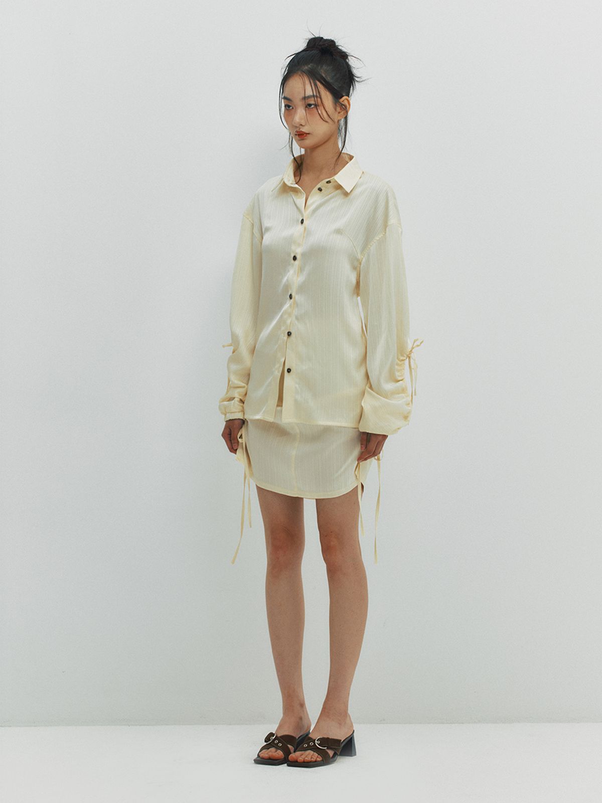 민더리(MEENDERI) CUT OUT SHIRRING SHIRT - LEMON