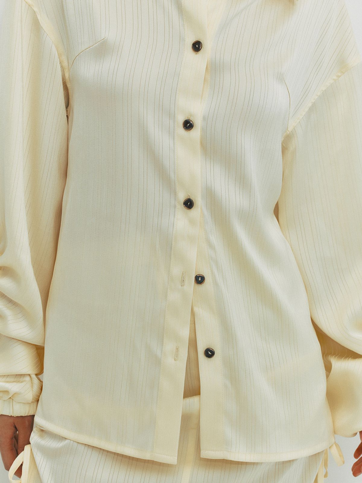 민더리(MEENDERI) CUT OUT SHIRRING SHIRT - LEMON