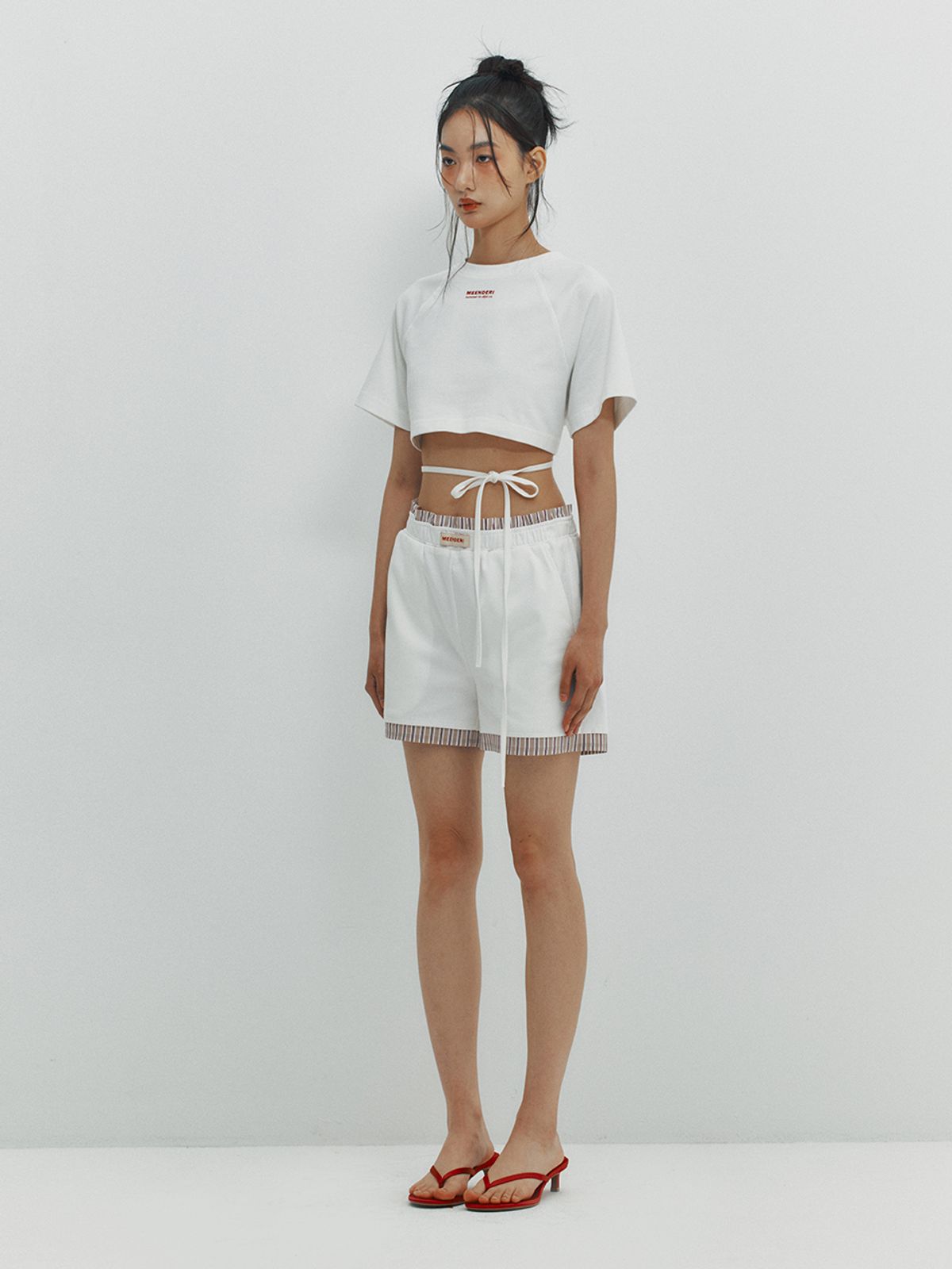 민더리(MEENDERI) BACK LACE UP CROPPED TOP - WHITE
