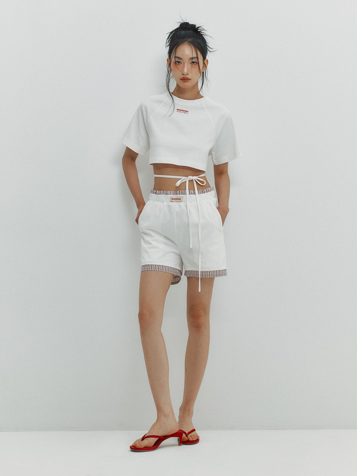 민더리(MEENDERI) BACK LACE UP CROPPED TOP - WHITE