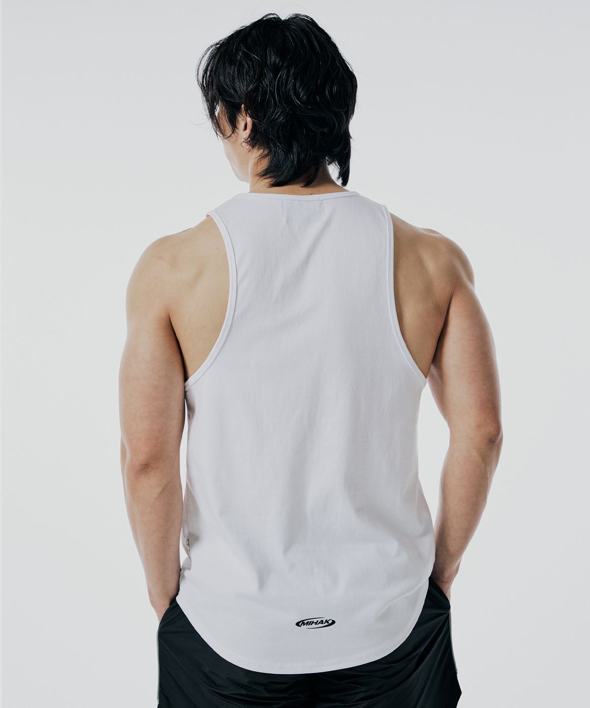 미학(MIHAK) 메탈 로고 슬리브리스 (WHITE)