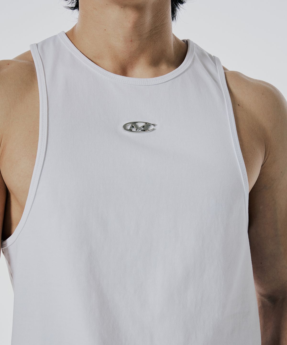 미학(MIHAK) 메탈 로고 슬리브리스 (WHITE)