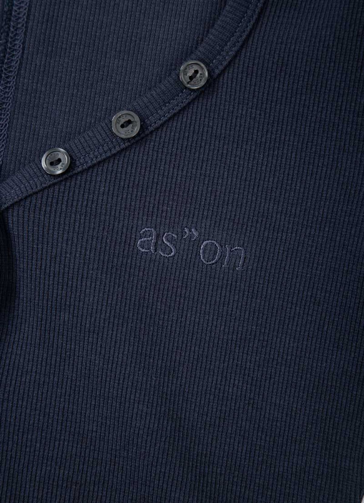 애즈온(ASON) LEAF BUTTON T / NAVY