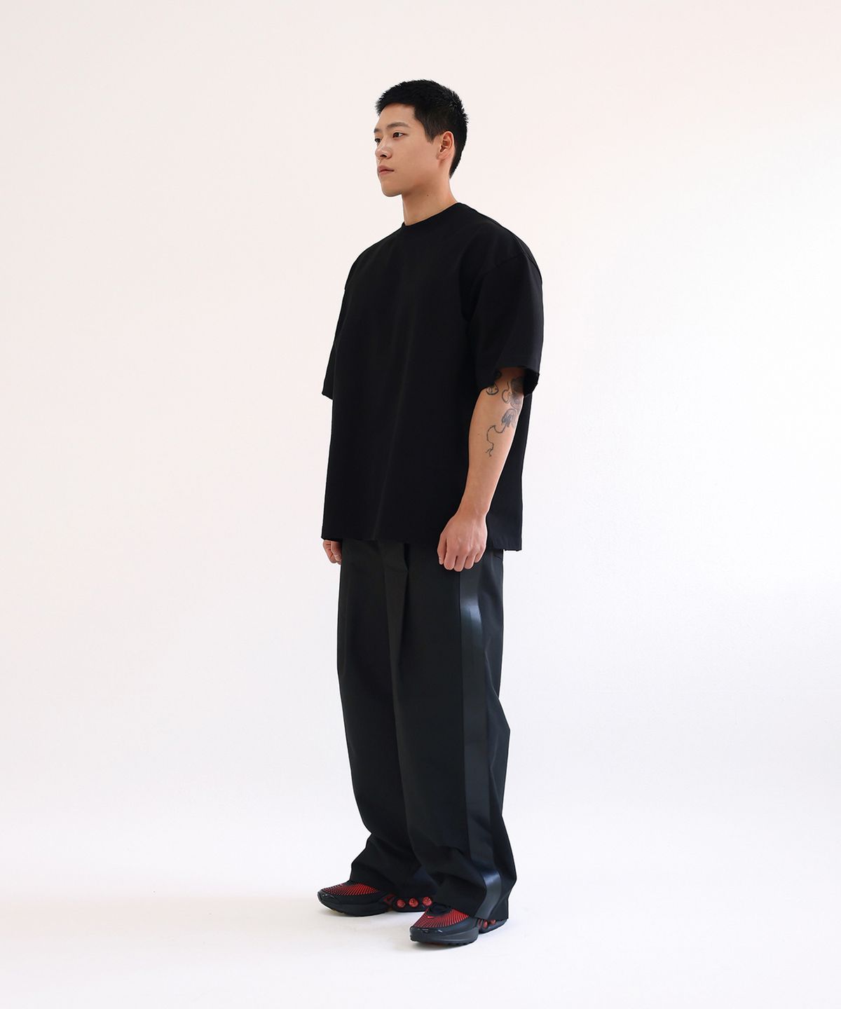 핸틀(HENTLE) 레더 스트라이프 벌룬 팬츠