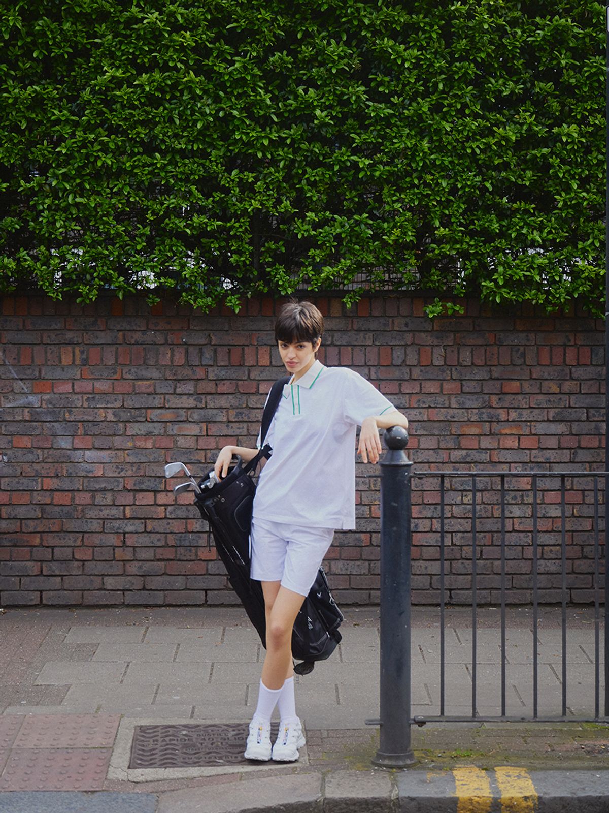 테이아(THEIA) 남녀공용 시그니처 카라티셔츠 화이트