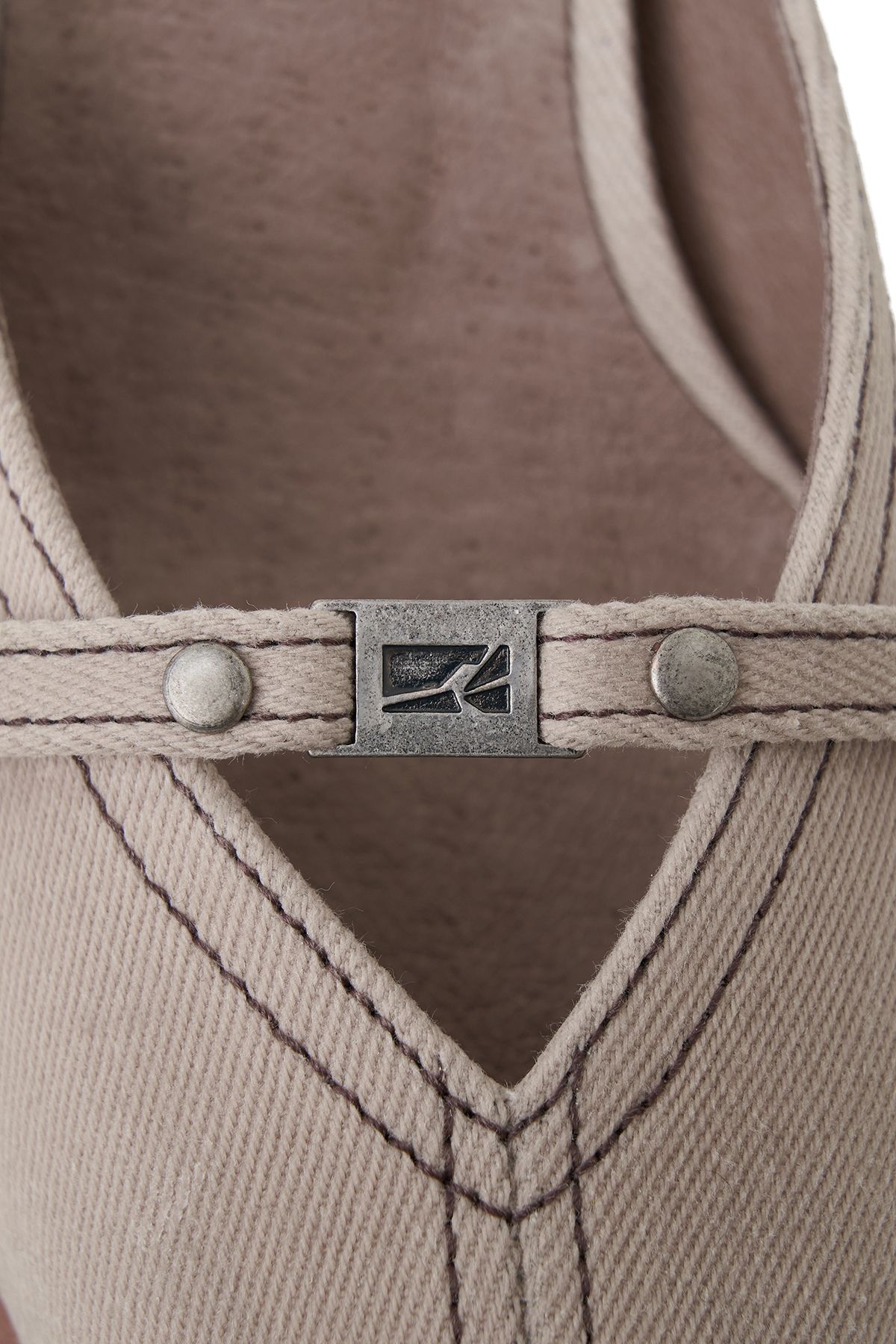 포트리스(4TRESS) ESSENTIAL WAXED MULES 01 BEIGE