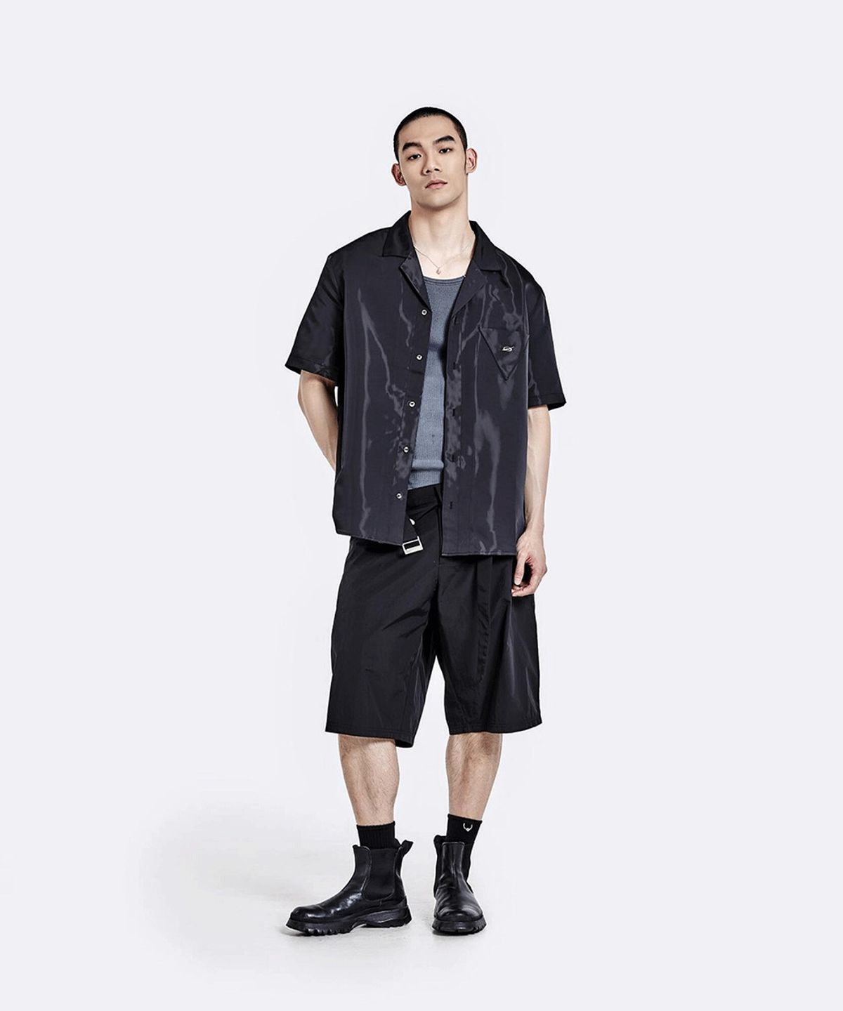 51퍼센트(51PERCENT) Shiny Half shirt - Black