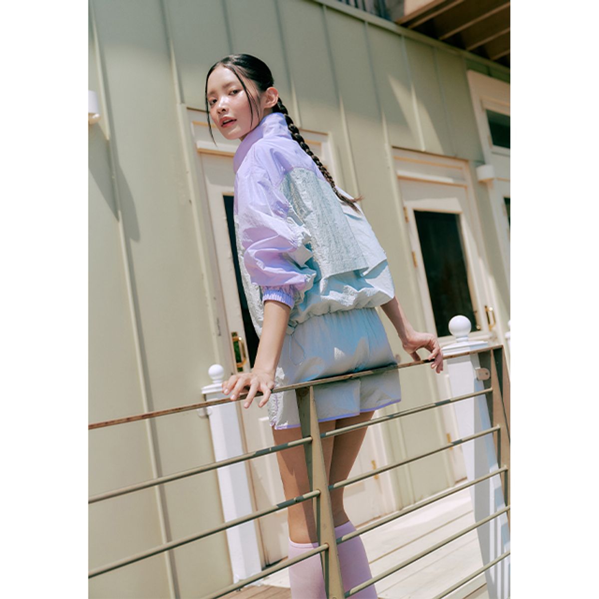 랩(LAP) 배색 나일론 미니팬츠 AQ2WP462