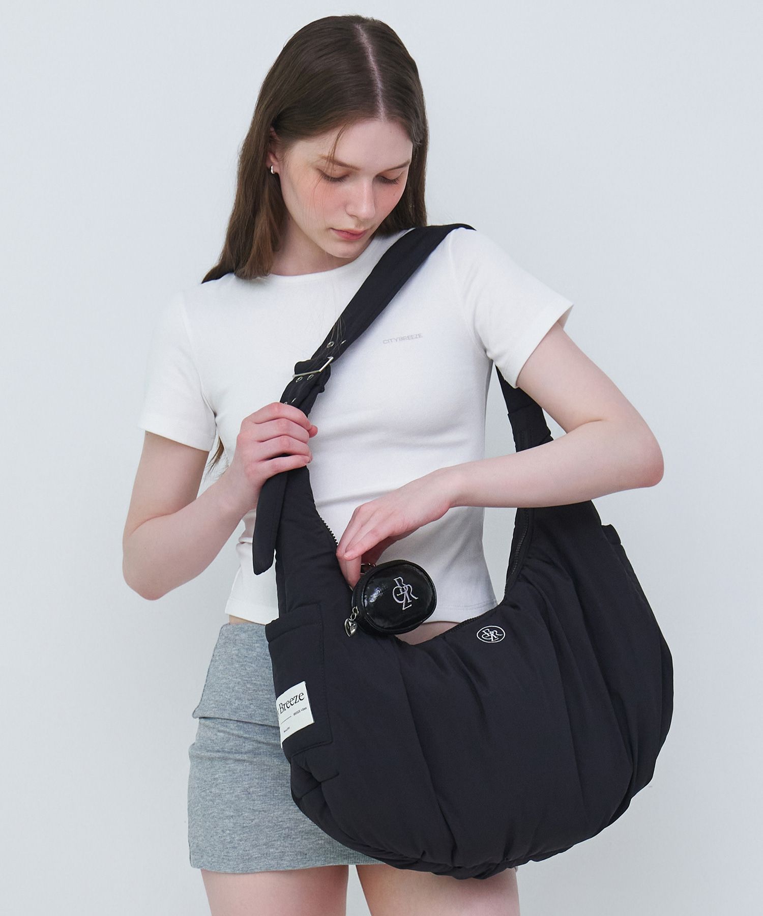 【CITYBREEZ】★ 韓国新作 ★ Symbol Logo Mini Keyring Bag ★ MUSINSA | CITYBREEZE WOMAN Symbol logo mini key ring bag_BLACK