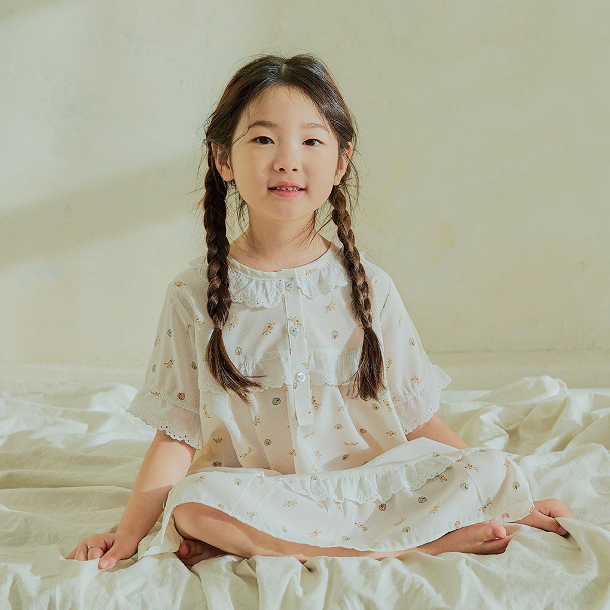 찌니야(JJNIYA) 나무도그 피치스킨 아동반팔원피스잠옷