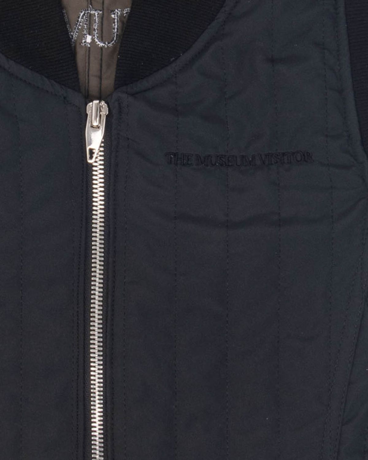 더뮤지엄비지터(THEMUSEUMVISITOR) STRIPE QUILTING VEST (BLACK)