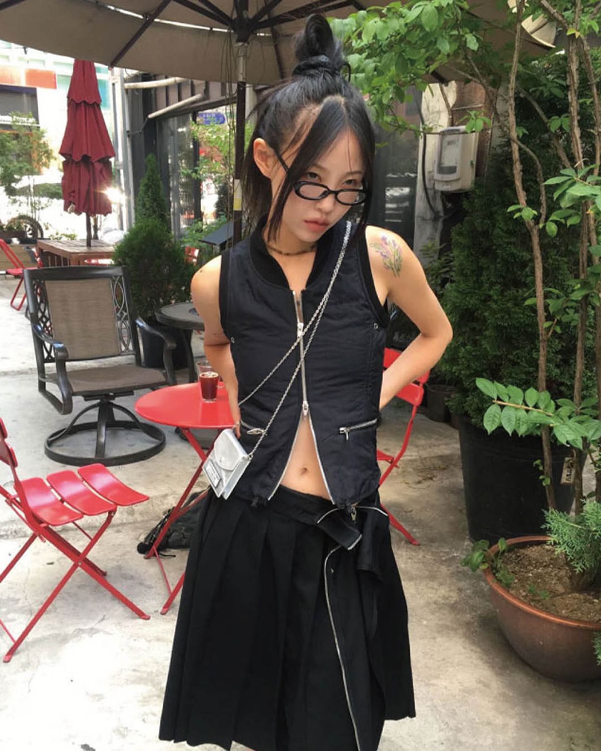 더뮤지엄비지터(THEMUSEUMVISITOR) STRIPE QUILTING VEST (BLACK)