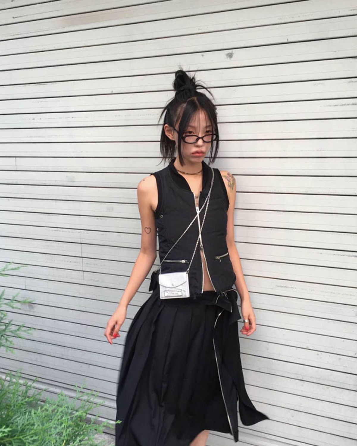 더뮤지엄비지터(THEMUSEUMVISITOR) STRIPE QUILTING VEST (BLACK)