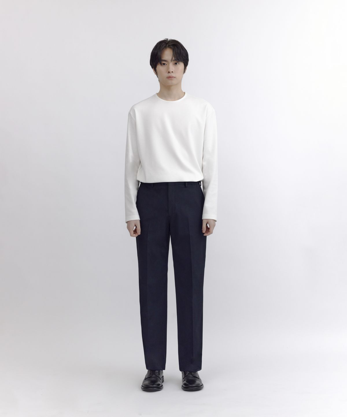 넌블랭크(NONBLANK) [SAINT YEAR] 세미 와이드 핏 슬랙스_DARK NAVY