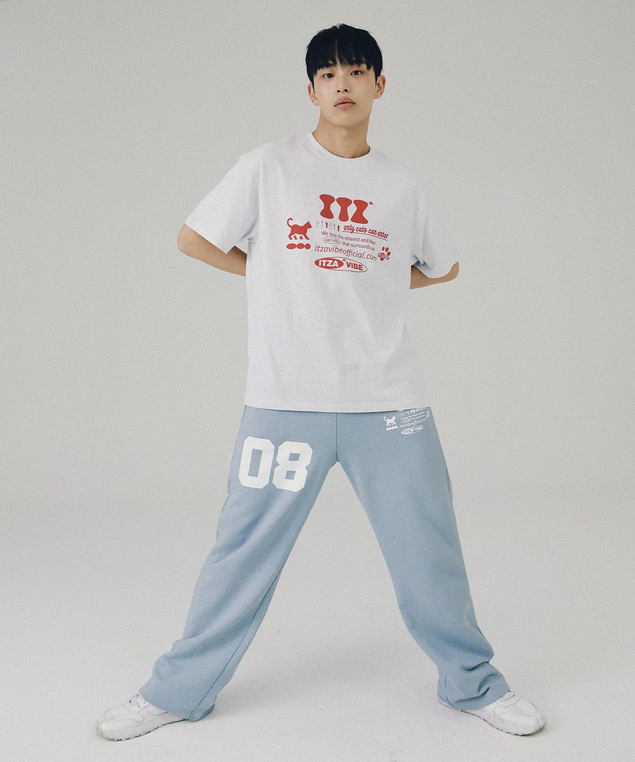MUSINSA | ITZAVIBE ITZ OFFICIAL LOGO T SHIRT - LIGHT GRAY
