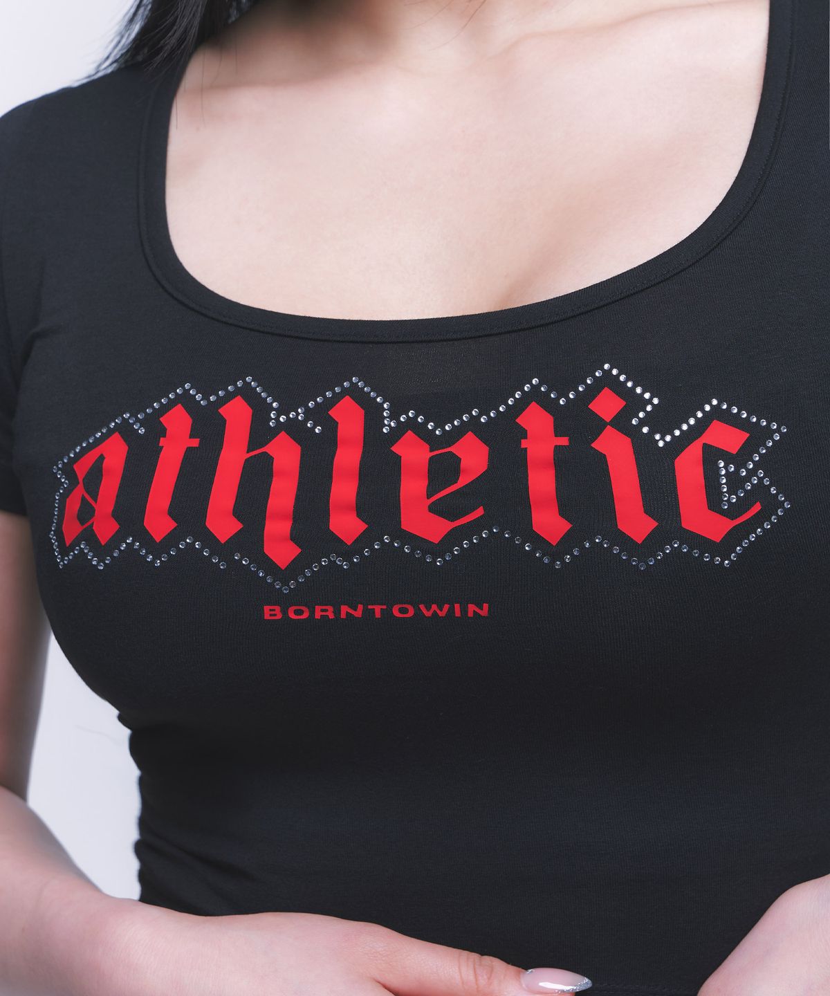 본투윈(BORN TO WIN) SPARKLING SCOOP NECK T-SHIRTS [BLACK]