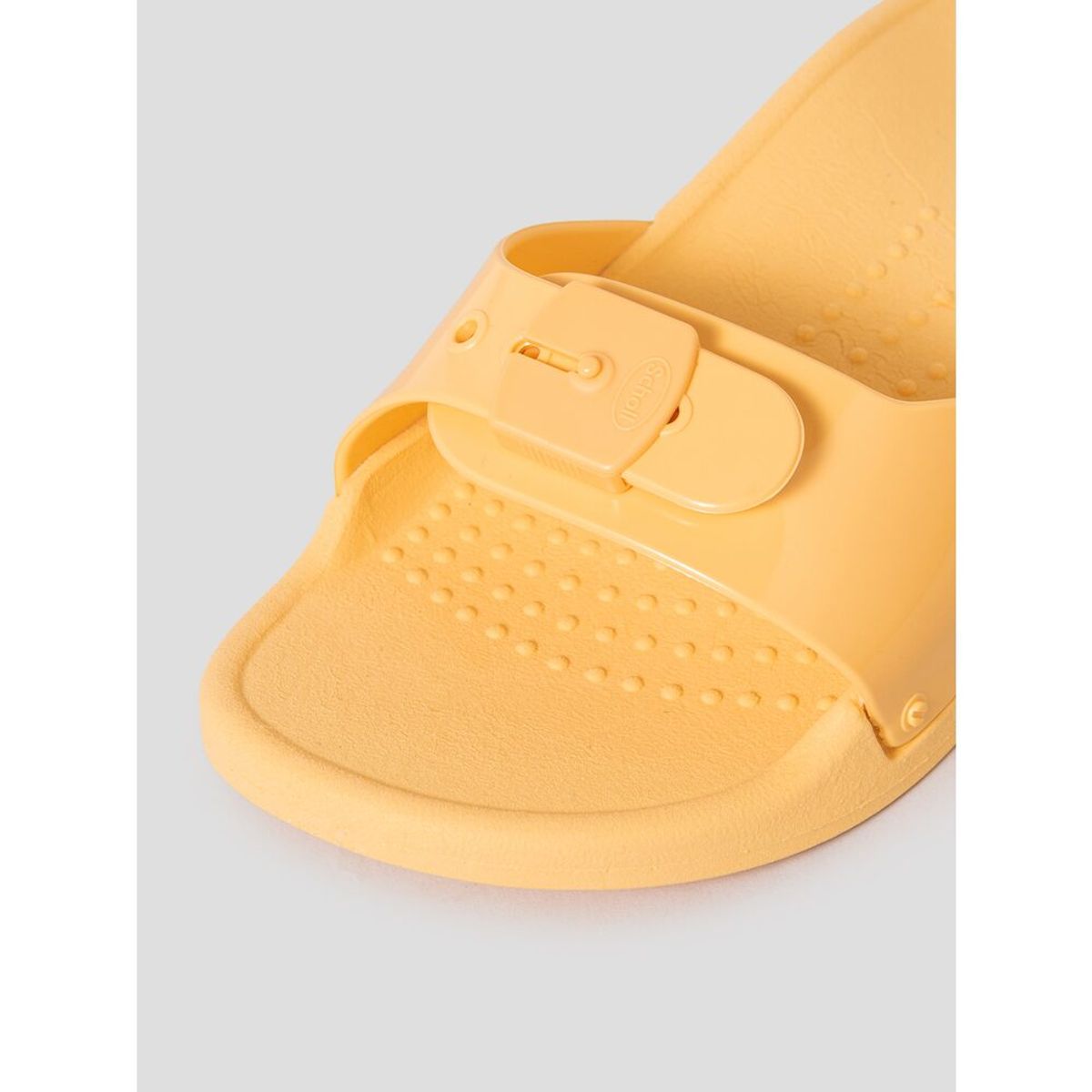 숄(SCHOLL) (WOMEN) PVC 원 스트랩 샌들  레몬 (HH44K2A13F)