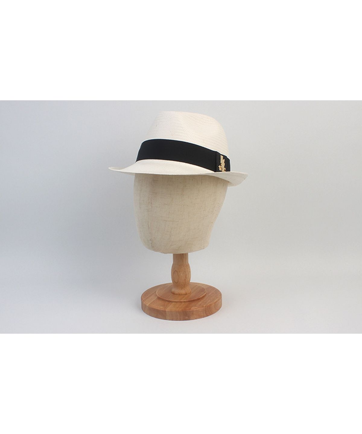 유니버셜 케미스트리(UNIVERSAL CHEMISTRY) BU Gentle Line White Fedora 여름모자